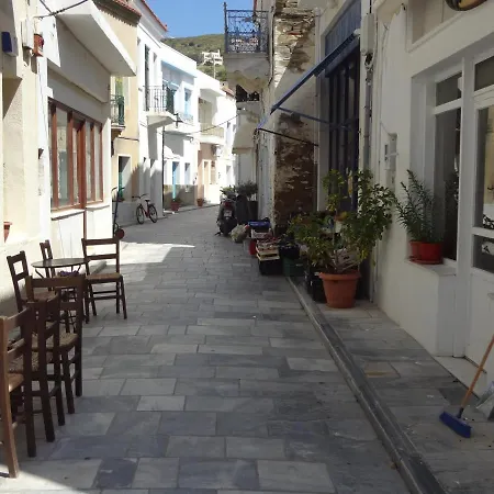 Eleni's Triantafilia. Ormos (Andros)